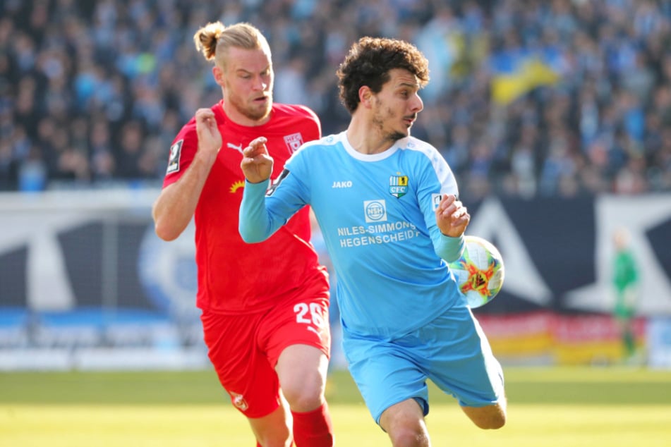 Hier noch gegeneinander, ab Dienstag miteinander: Sebastian Mai (l.) und Philipp Hosiner.