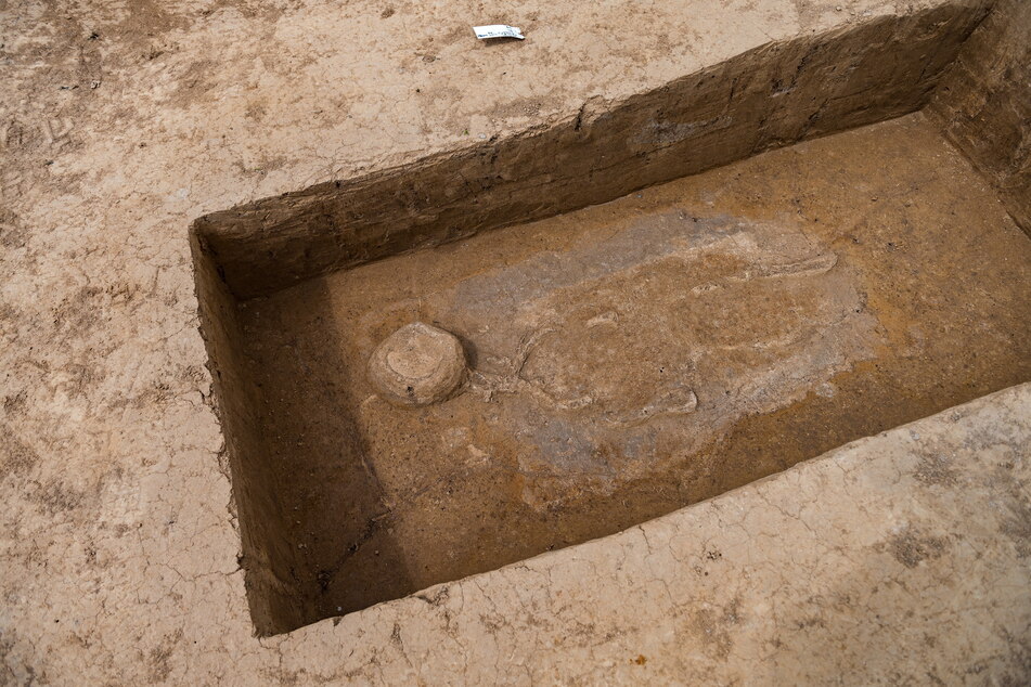 Ebenfalls entdeckt: Begräbnisstätte mit den sterblichen Überresten eines Ururur-Sachsen.