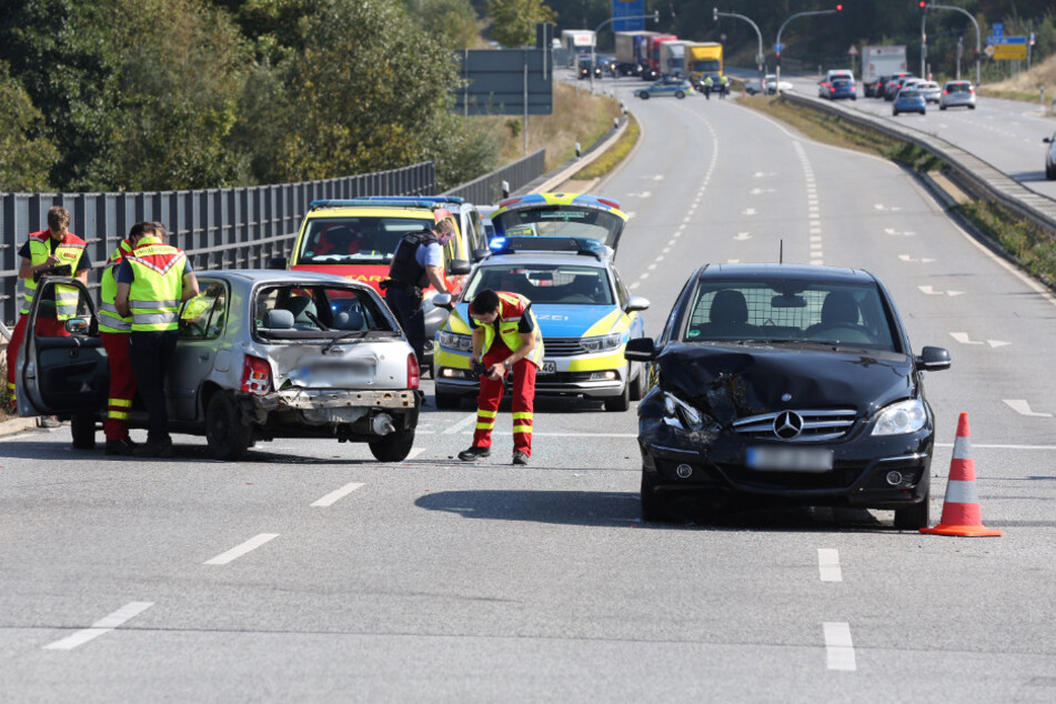 Die Fahrtrichtung Freiberg wurde nach dem Unfall komplett gesperrt.
