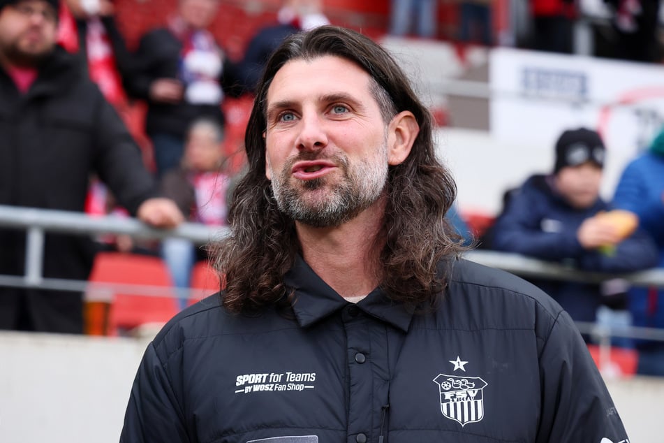 FSV-Sportdirektor Robin Lenk (42) freut sich, dass Sandro Sengersdorf in Zwickau bleibt.