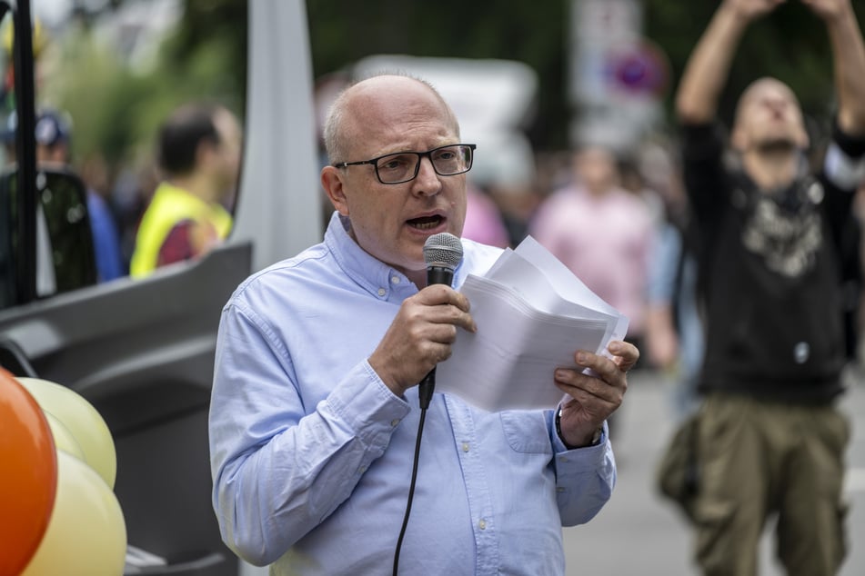 OB Sven Schulze (53, SPD) hielt eine Rede zum CSD. Dazu gab's Zwischenrufe.