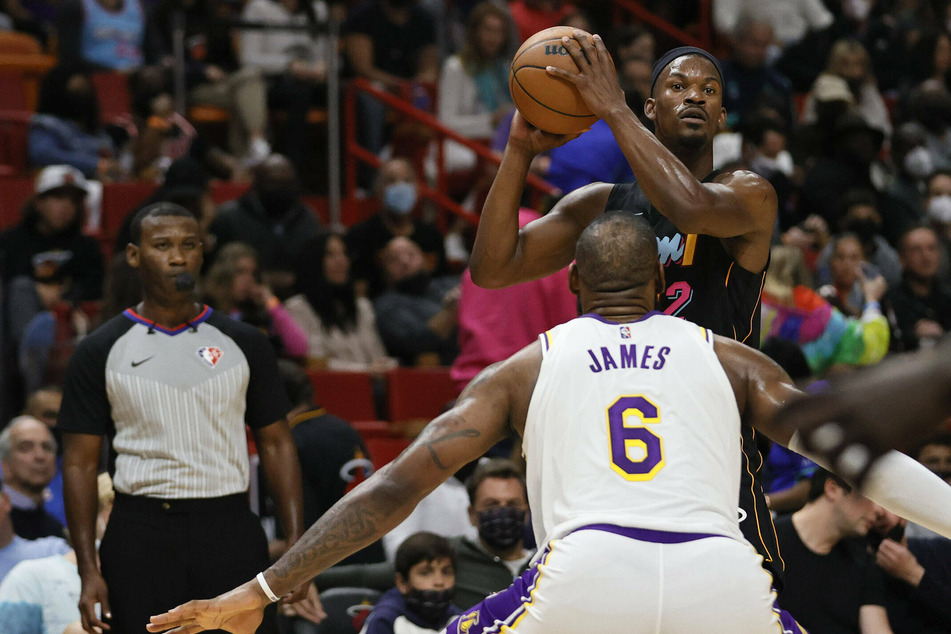 NBA roundup: LeBron's scoring streak can't halt Lakers slide, Warriors struggle past Jazz