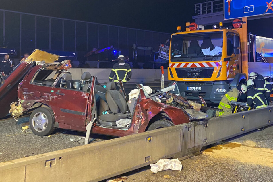 Der 25-Jährige musste aus dem Wagen geschnitten werden.