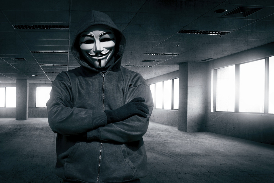 Die Aktionen einzelner Aktivisten des Hackerkollektivs Anonymus richten sich vor allem gegen staatliche russische Einrichtungen und kremlnahe Medien und Unternehmen.