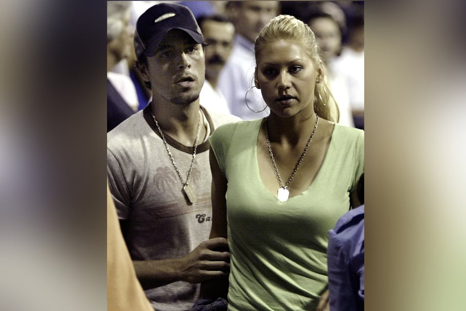 Popstar Enrique Iglesias (48, l.) und Tennisspielerin Anna Kournikova (42, r.) im Jahr 2004. (Archivbild)