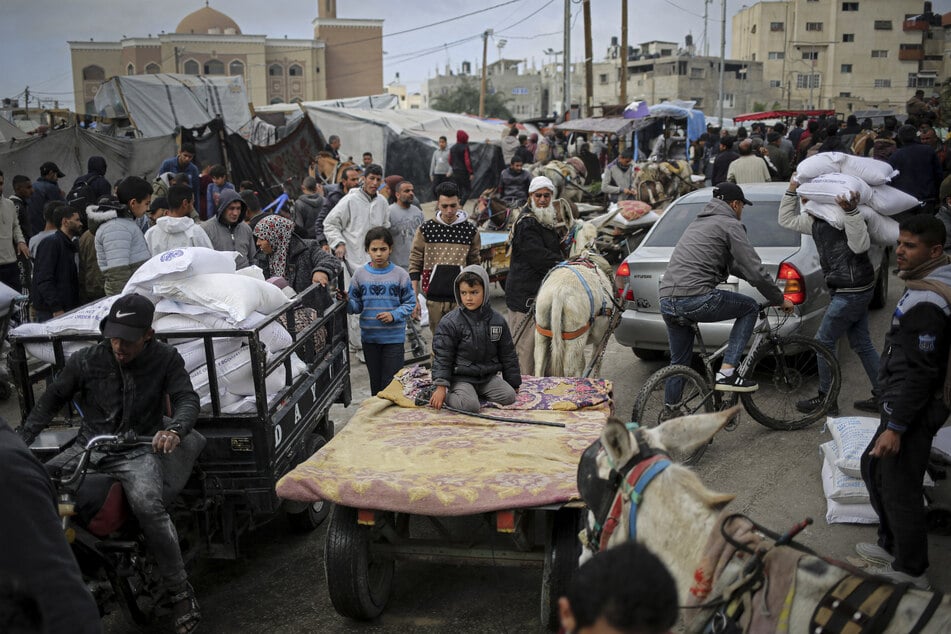 UN agency for Palestinian refugees suspends food distribution in Rafah amid Israeli onslaught