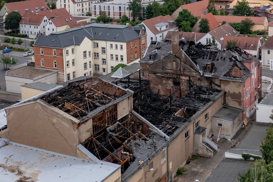 Juni 2025: Die ehemalige Staatsoperette in Leuben brannte nieder, die Abrissarbeiten dauern an.