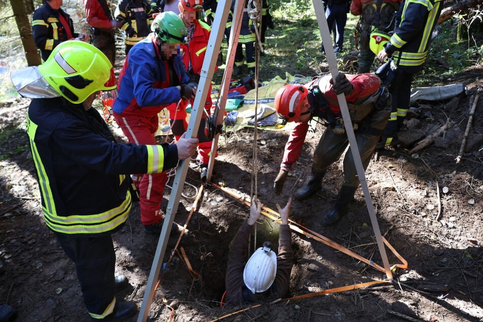 Einsatzkräfte der Feuerwehr suchten vergangene Woche im Stollen nach Oliver K.