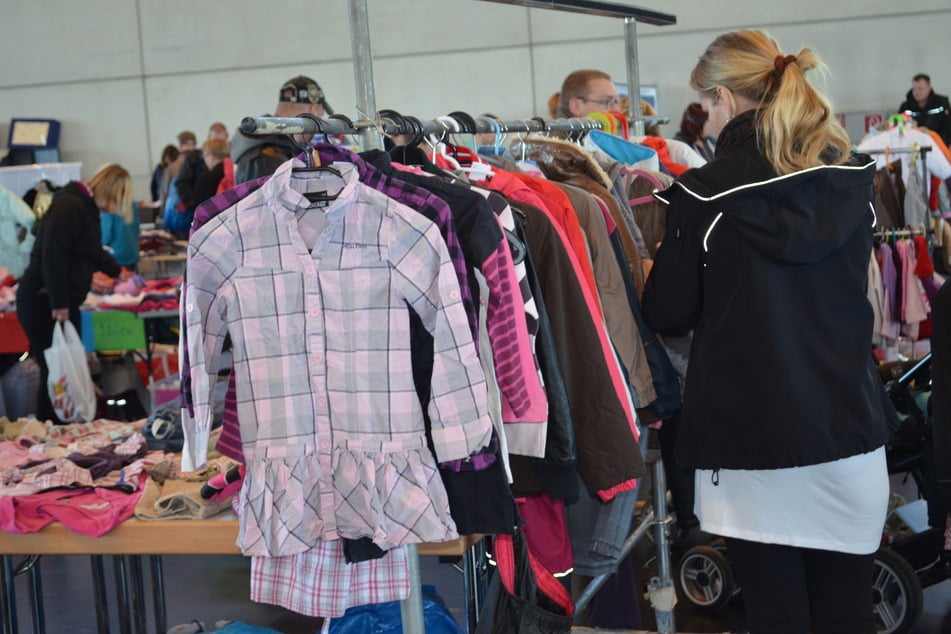 Beim Hosenscheißer-Flohmarkt findet man alles, was das Elternherz begehrt.