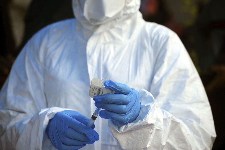 Noch habe das Virus die Oberhand. Die Kontrolle über die Pandemie könne aber beschleunigt werden, wenn die Impfstoffe begännen, sich signifikant auf die Übertragungsdynamik und das Übertragungsrisiko auszuwirken.