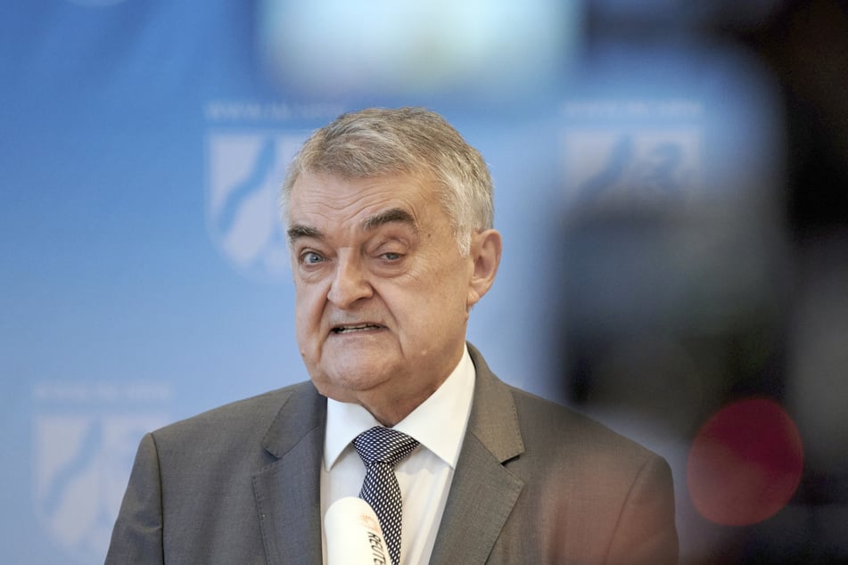 NRW-Innenminister Herbert Reul, (68, CDU) hat das Vorgehen gegen die "Querdenken"-Bewegung begrüßt.
