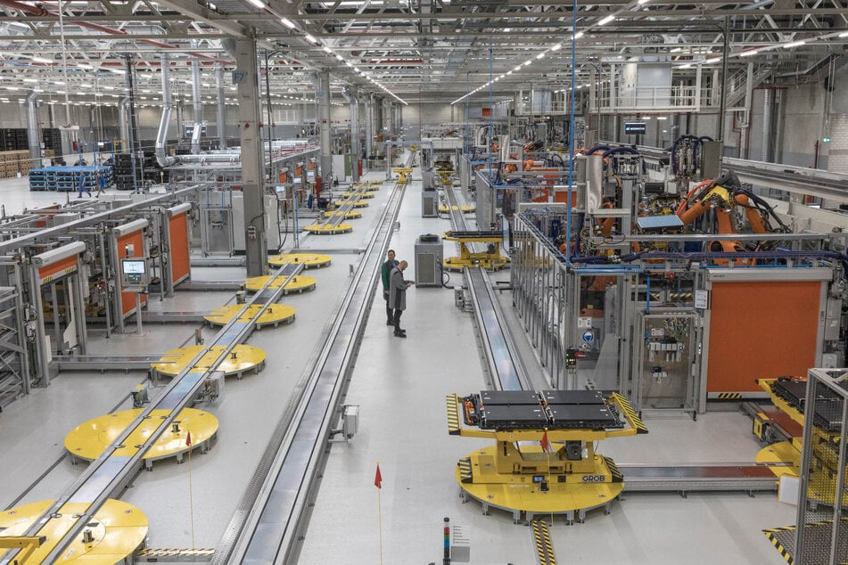Die Produktionslinie läuft in Z-Form doppelt und ist 350 Meter lang.