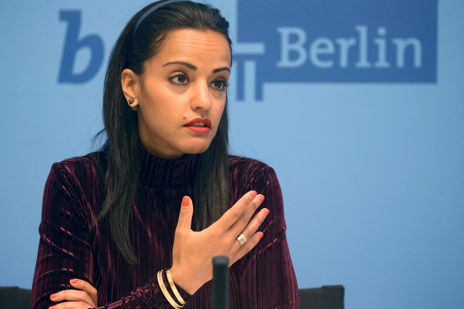 Sawsan Chebli (42), Staatssekretärin für bürgerschaftliches Engagement, spricht auf einer Pressekonferenz im Mai 2019. (Archivbild)