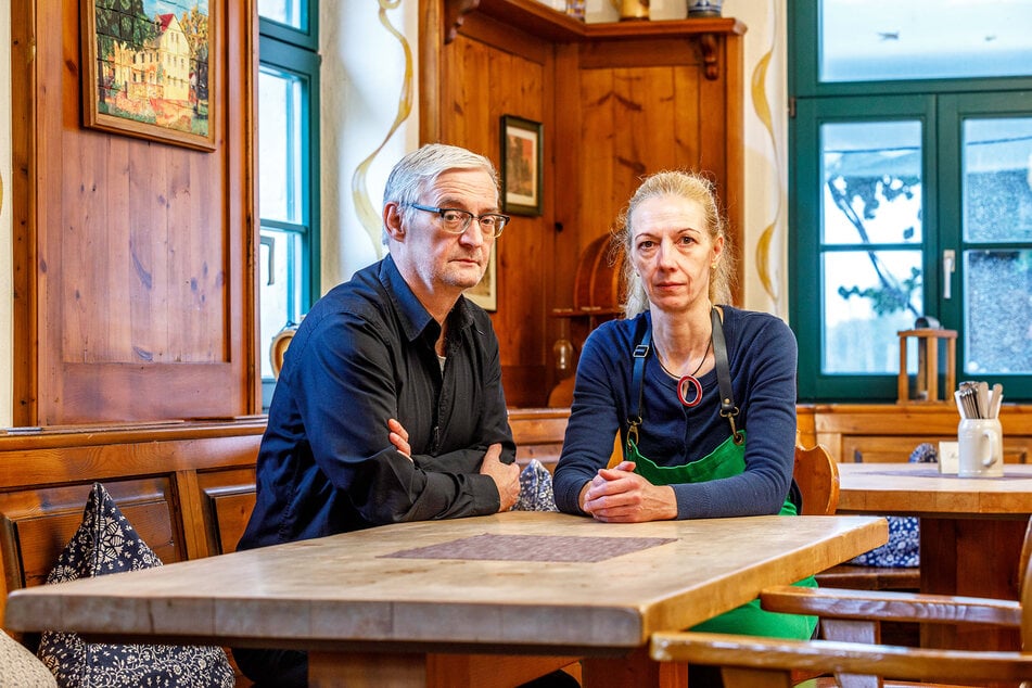 Uwe (60) und Andrea Engert (52) haben keine Wahl, sie müssen ihr Lokal räumen.