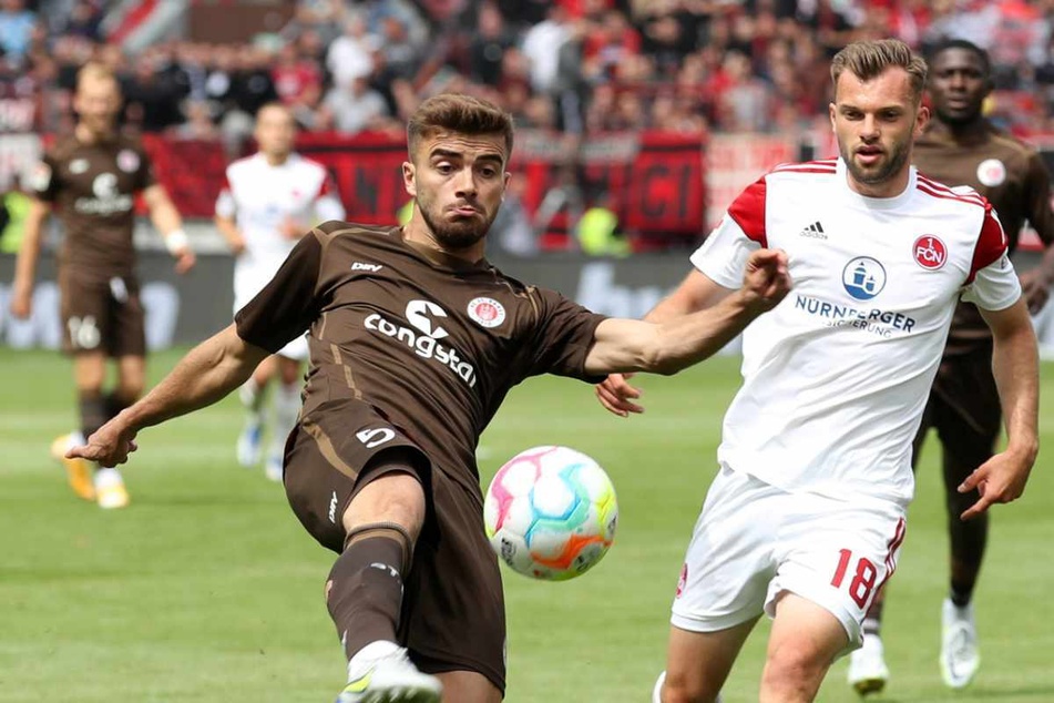 Betim Fazliji (23, l.) sammelte gegen den 1. FC Nürnberg bereits erste Minuten im St.-Pauli-Trikot. Gegen Hannover 96 könnte er in der Startelf stehen.