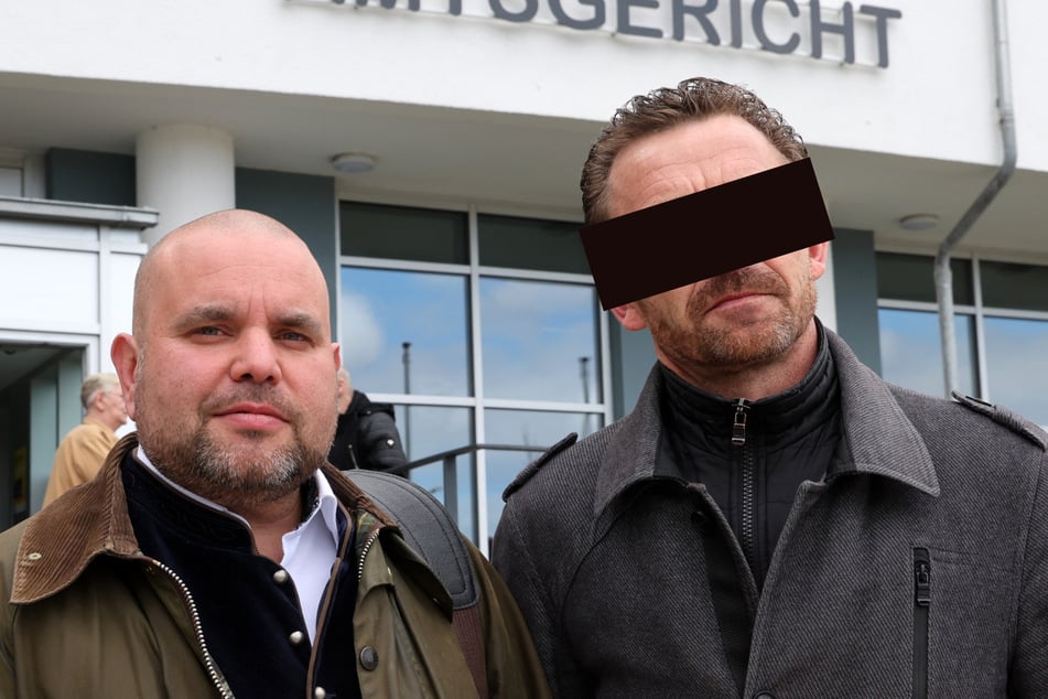 Verteidiger Benjamin Richert (l.) mit seinem Mandanten, einem 50-jährigen Bestattungsunternehmer.