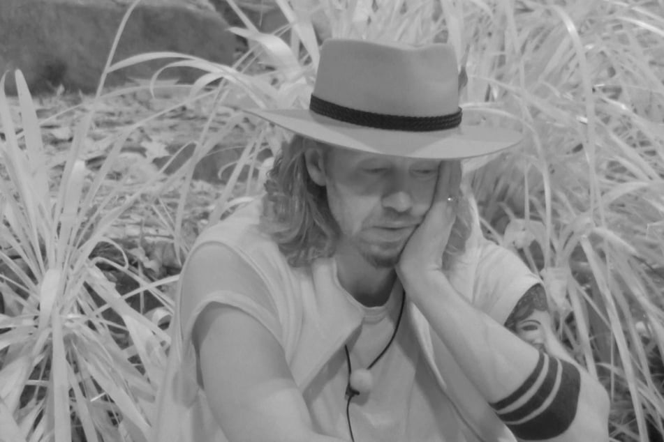 Im Gespräch mit Camp-Kollege Umut Tekin (28) verriet Ofarim, dass er nach dem Prozess in ein tiefes Loch gefallen sei.