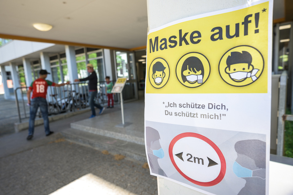 Bundesbildungsministerin Anja Karliczek (49) rechnet für den Schulbetrieb mit Beschränkungen bis in das nächste Schuljahr hinein. (Archivbild)
