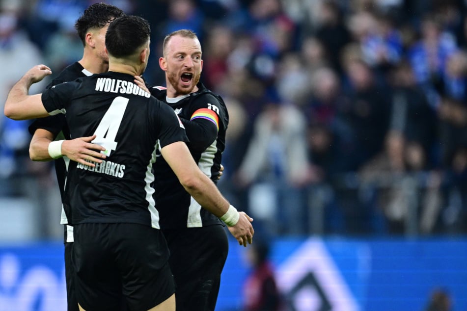 Die Wolfsburger ziehen in der Tabelle durch den Zittersieg am HSV vorbei.