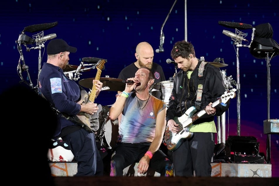 From l. to r.: Jonny Buckland, Chris Martin, Will Champion, and Guy Berryman of Coldplay are due to release a new album made of recycled plastic.
