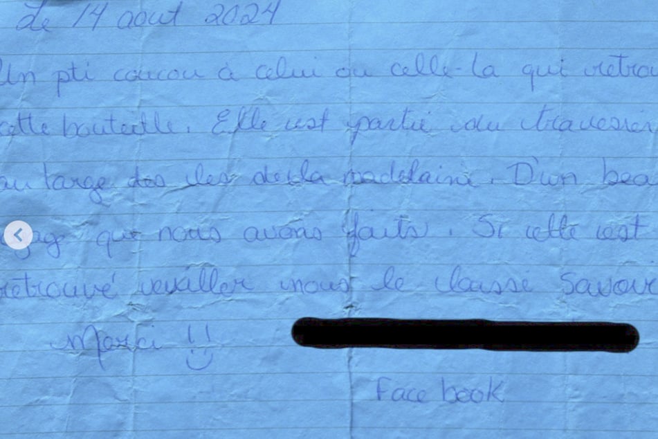 Ponieważ Mike Scott nie włada językiem francuskim, musiał przetłumaczyć treść wiadomości przy pomocy internetowego tłumacza.