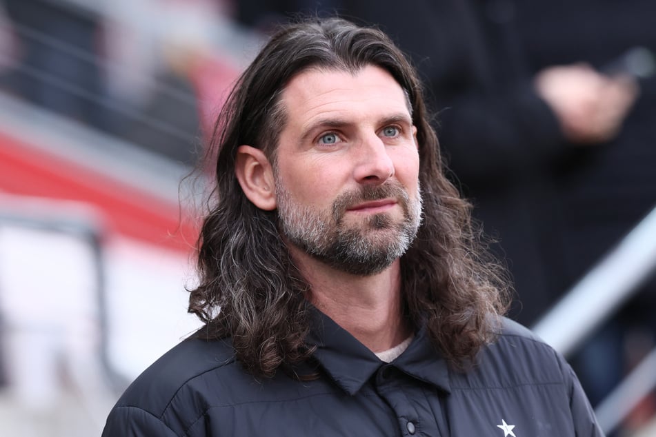 FSV-Sportdirektor Robin Lenk (42) hielt den Sachsenpokal bereits als CFC-Spieler und Co-Trainer in Aue in Händen