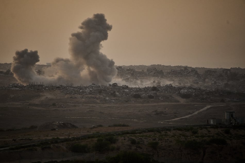 Im Gazastreifen finden laut palästinensischen Angaben weiterhin Luftangriffe Israels statt. (Archivbild)