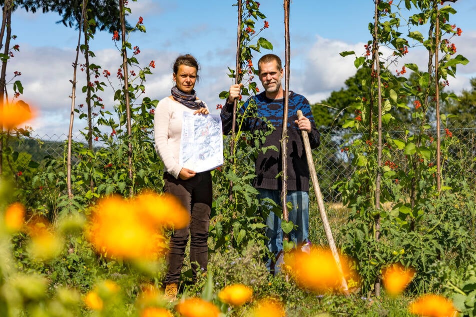Naturschützerin Anika Wilke (44) und Imker Malte Eismann (48) haben die Bürgerinitiative Bärenstein ins Leben gerufen.