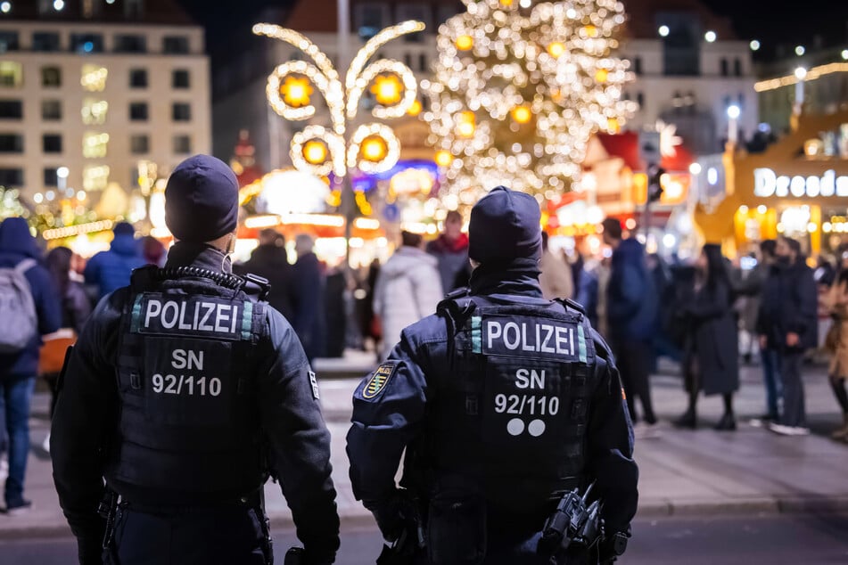 Die Polizei war stets präsent auf dem Striezelmarkt. Nach den Vorfällen in Magdeburg gab es sogar eine zusätzliche Streife am Morgen.