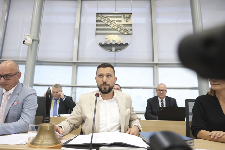 AfD-Mann Tobias Rausch (35) übernahm nach der Wahl direkt die Sitzungsleitung im Magdeburger Landtag.