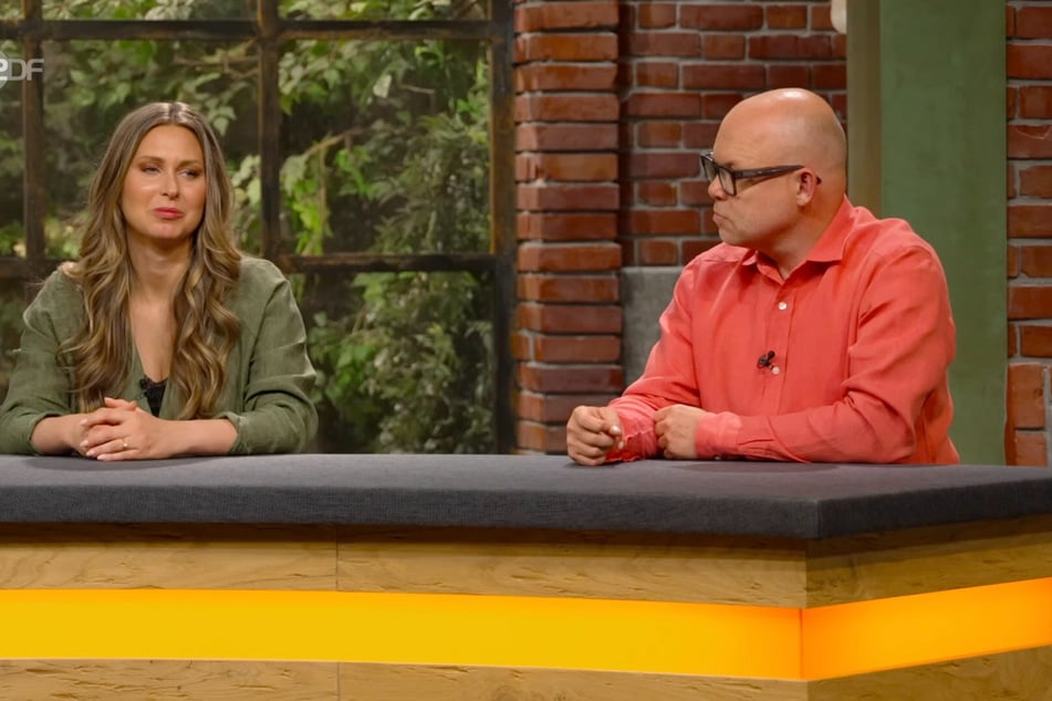 Benjamin Leo Leo (52, r.) legt mehr als das Doppelte der Expertise für die Zuckerdose hin.