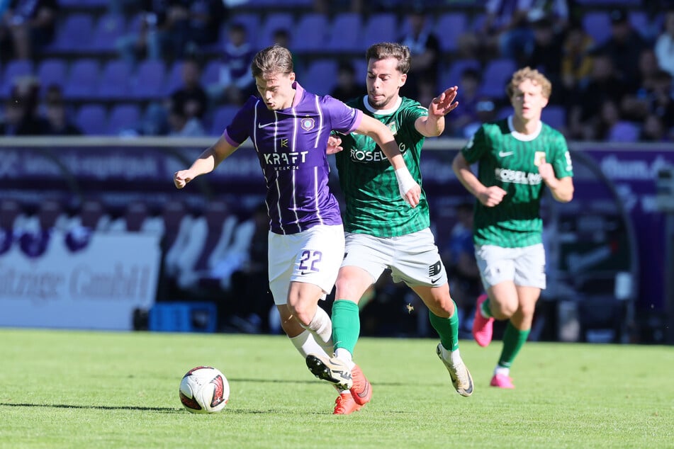 Willi Kamm (l.) wird nach 63 Minuten ausgewechselt. Für ihn kommt Linus Queißer.