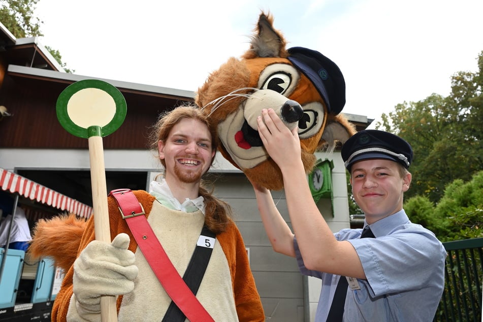 Jan Klose (22, l.) als das Eichhörnchen "Parkolino" und Fynn Hamacher (15).