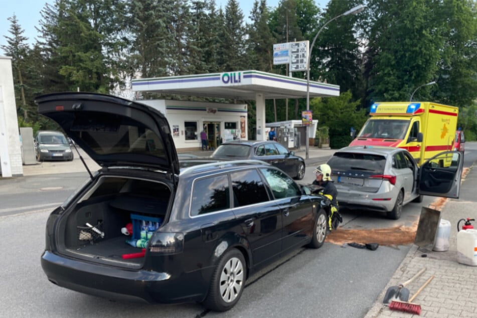 Auffahrunfall auf B101 im Erzgebirge: Audi kracht in Skoda