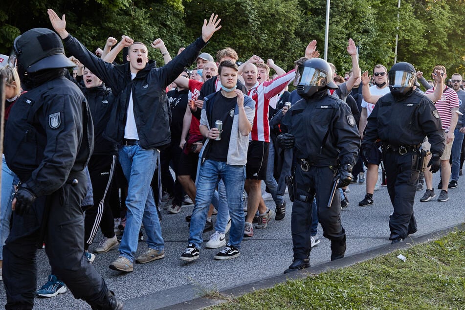 Viele zusätzliche Kölner Anhänger ohne Eintrittskarte werden am Samstag beim Gastspiel in Heidenheim erwartet. (Archivbild)