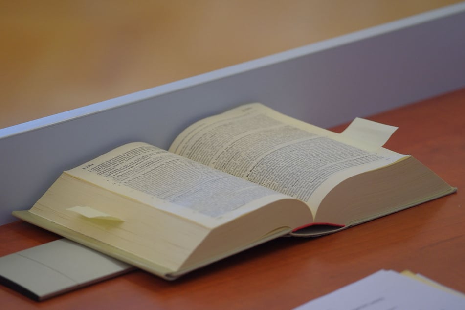 Der § 126a StGB (Verbreiten gefährdender personenbezogener Daten) ist am 22. September 2021 in Kraft getreten. Er schützt vor der gefährdenden Verbreitung personenbezogener Daten, insbesondere vor sogenannten "Doxing"-Aktivitäten.