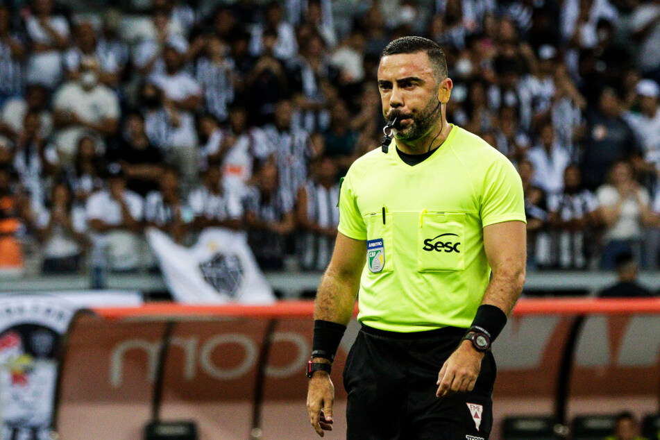 Igor Benevenuto (41) steht seit 2021 auch auf der FIFA-Schiedsrichter-Liste.