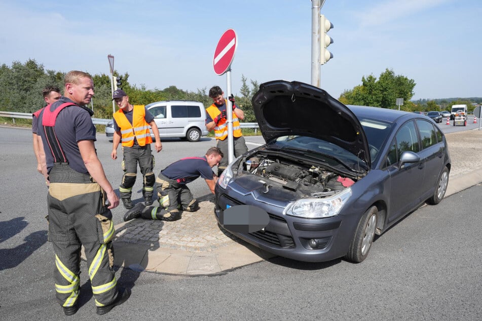 Der Citroën C4 erlitt deutlich sichtbare Schäden.