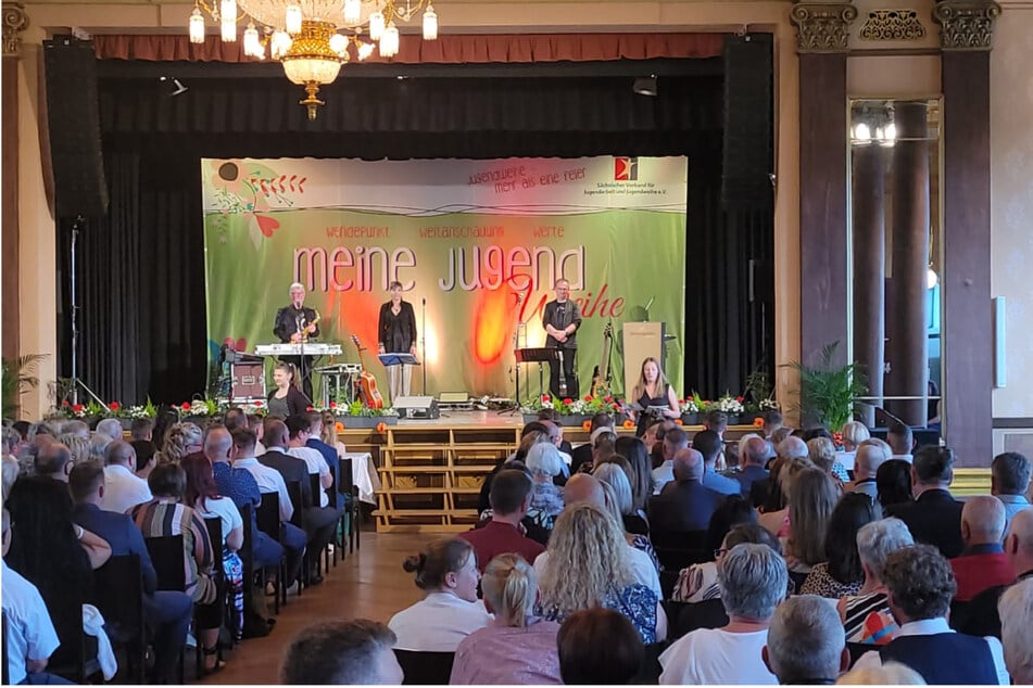 Zu über 280 Feierstunden in Sachsen haben sich in diesem Jahr bereits über 82.000 Gäste angemeldet.