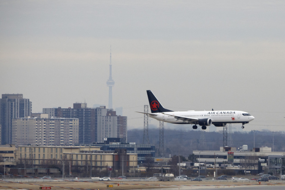 Sie schlugen am Frachtterminal vom Flughafen Toronto-Pearson zu.