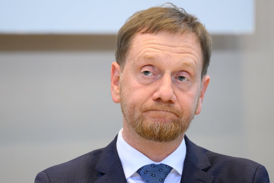 Lieber schwachbrüstiges Wackelbündnis als eine Koalition mit der AfD: CDU-Chef Michael Kretschmer (49) plant nun doch eine Minderheitsregierung mit der SPD.