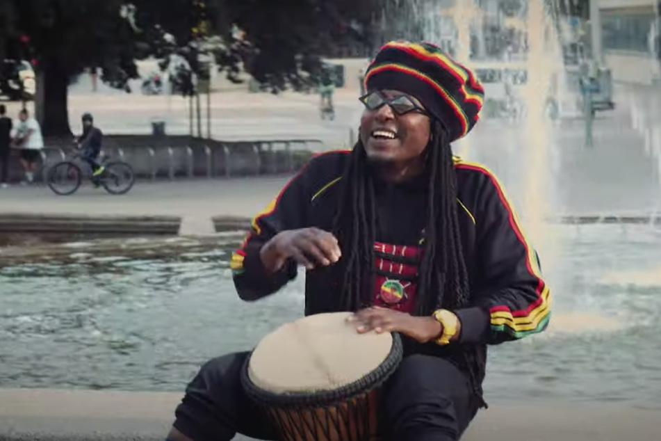 Arba Manillah (41) hat ein Song zum Chemnitzer Kulturhauptstadt-Titel geschrieben. Am Freitag erschien das Musikvideo auf YouTube.