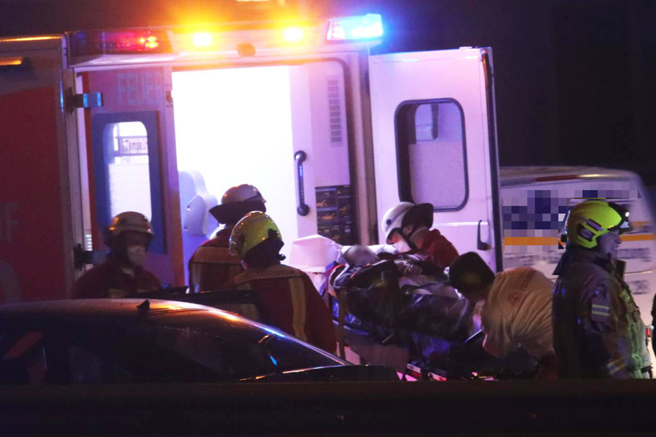 Der Schwerverletzte ist mit einem Rettungswagen ins Krankenhaus gebracht worden.