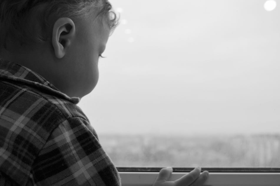 Tragödie im Urlaub: Junge (3) stürzt aus Hotelfenster und stirbt - Vater festgenommen
