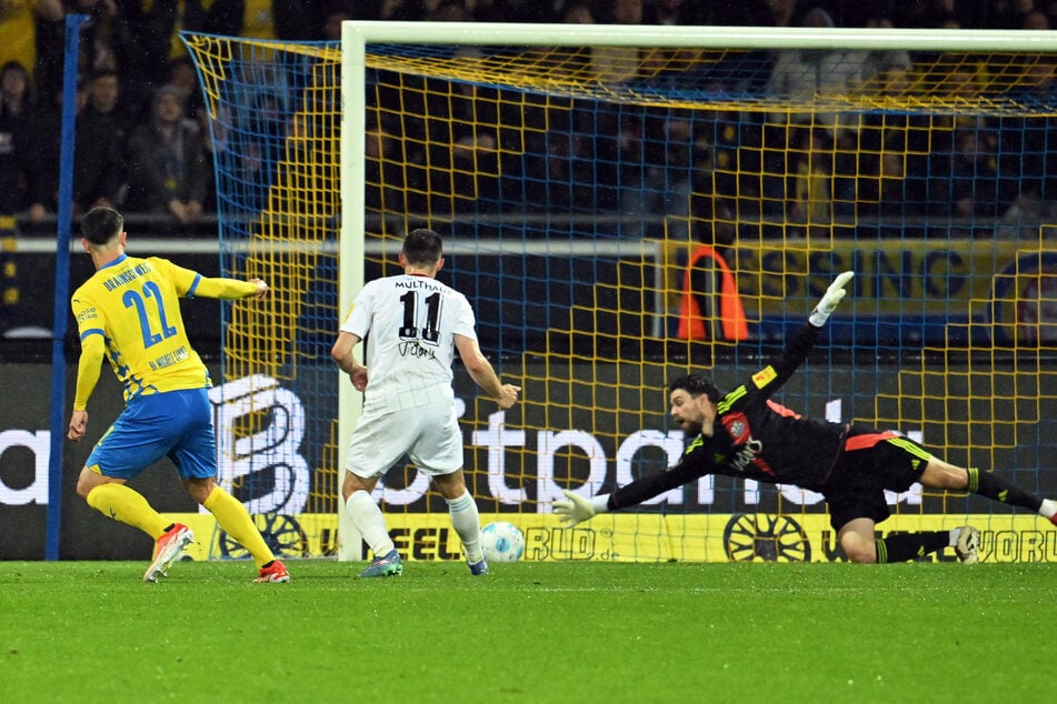 Irre Relegation in Braunschweig! Saarbrücken stößt das Tor zur 2. Liga auf, doch dann schlägt die Eintracht zurück