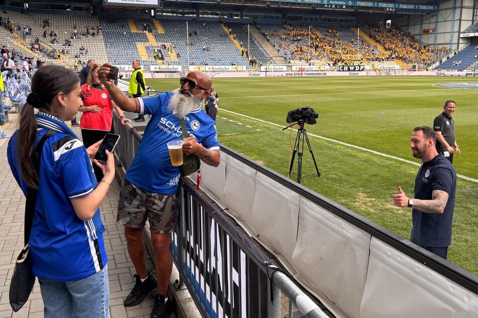 Bielefelds Coach Mitch Kniat (r.).