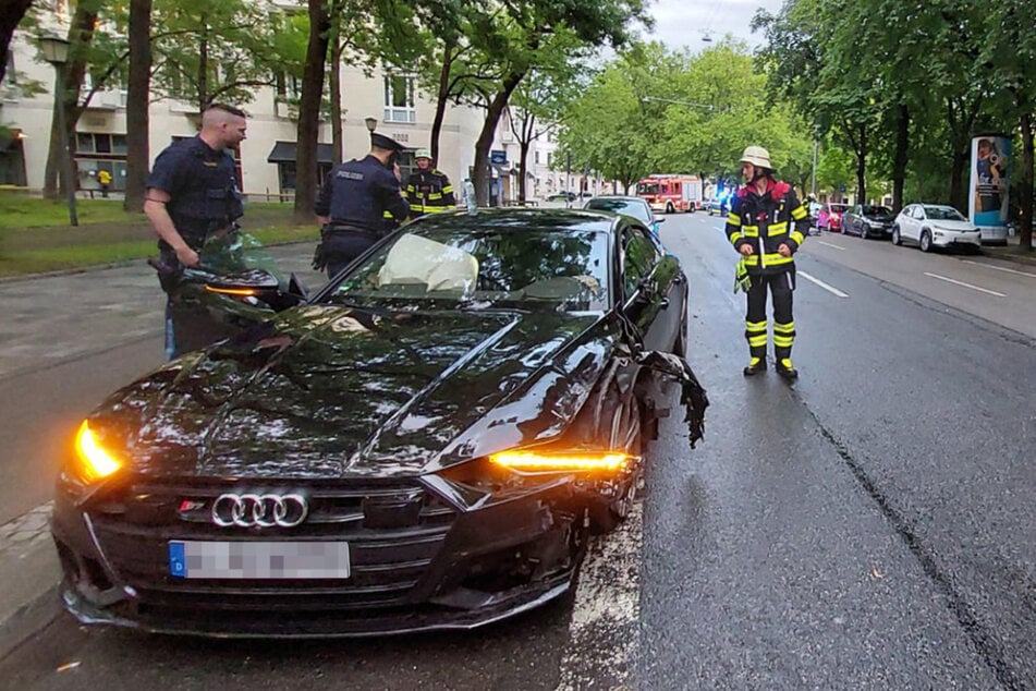 Heftiger Drogen-Unfall in München: 21-Jähriger kracht mit Audi S7 in mehrere Autos