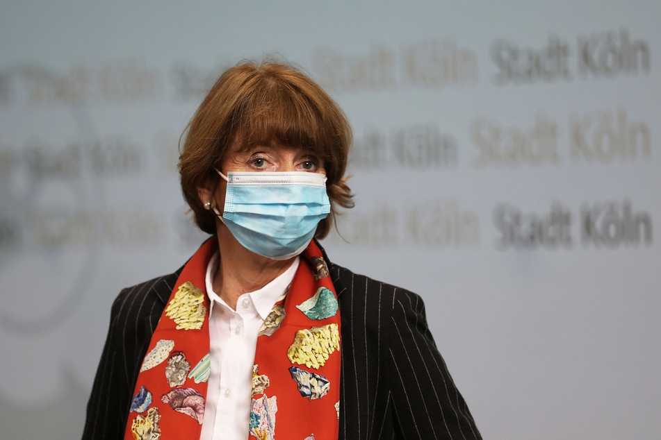 Kölns Oberbürgermeisterin Henriette Reker (64, parteilos) hält den Kneipenkarneval 2022 derzeit trotz Corona für vorstellbar.