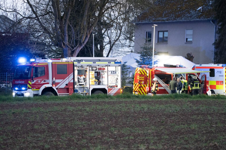 Die Feuerwehr ist erneut im Bereich der Gerberei in Runkel im Einsatz. Ein unbekannter Geruch ist aufgetreten, dessen Herkunft geklärt werden muss.