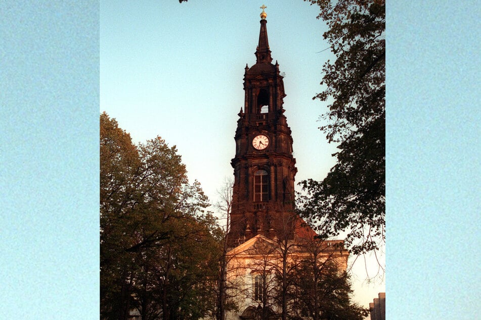 Ein Foto der Dreikönigskirche von 1991. Der Sakralbau war von 1990 bis 1993 Sitz des Sächsischen Landtags.